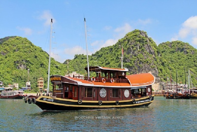 Croisière privée en jonque de charme en baie d'Along et de Lan Ha