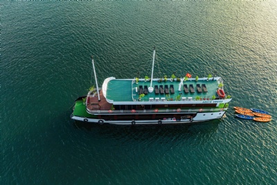 Croisière unique et insolite en jonque de charme en baie d'Along et de Lan Ha